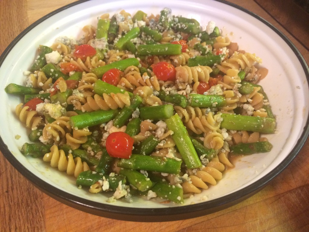 15-Minute Pasta with Asparagus, Tomatoes and Feta